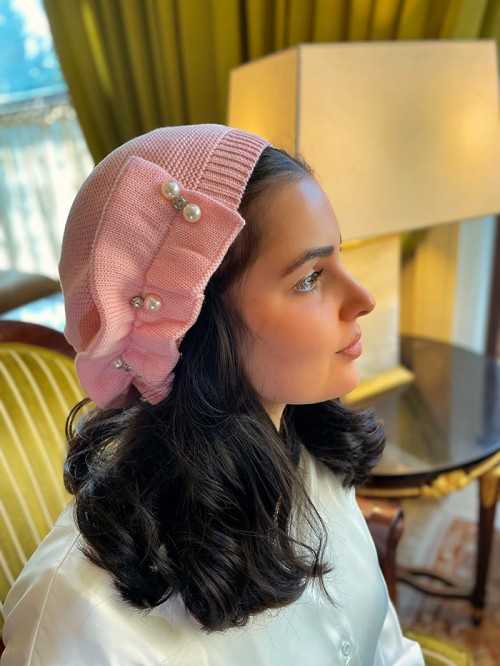 SIMPLE PINK BERET WITH PEARL